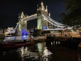 uitzicht op de torenbrug in londen foto