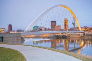 des moines iowa skyline in de VS. foto