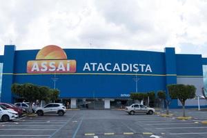 Brazilië, Brazilië, df maart 16 2023 de nieuw geopend assai groothandel voedsel korting supermarkt in noorden Brasilia foto