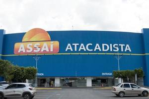 Brazilië, Brazilië, df maart 16 2023 de nieuw geopend assai groothandel voedsel korting supermarkt in noorden Brasilia foto