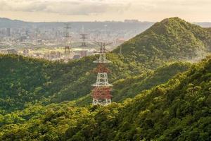 hoogspanningstorens in taipei, taiwan foto