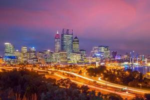 de skyline van de binnenstad van Perth in Australië foto