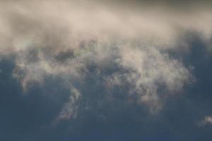 stormachtig weer en donker wolken foto