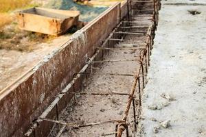 versterking. gieten fundament. bouw van gebouw. foto