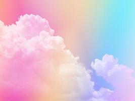 schoonheid zoet pastel orage roze kleurrijk met pluizig wolken Aan lucht. multi kleur regenboog afbeelding. abstract fantasie groeit licht foto