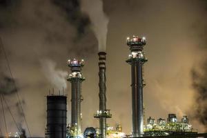 reusachtig petrochemisch fabriek in Spanje foto