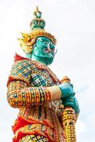 reusachtig standbeeld wat phra dat doi kham Bij Chiang mei, thais tempel noordelijk Thailand. foto