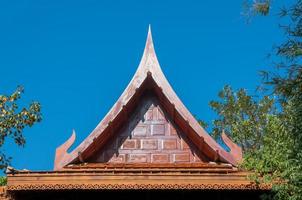 geveltop van Thais huis ,stijl huis Thailand foto