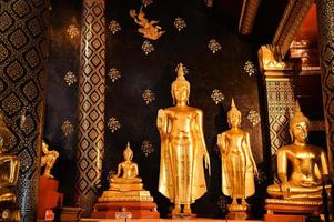 Boeddha heel mooi in de tempel , Boeddha standbeeld in Thailand - wat phra si rotan Mahathat ratchaworawiharn phitsanulok Thailand foto