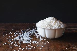 witte rijst in een kom foto