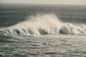 reusachtig zee golven foto