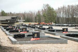 Wit-Rusland, Minsk, maart 2023. gedenkteken complex van katyn dorp. dorp begraafplaats. museum van geheugen. foto