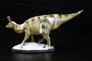 de tsintaosaurus dinosaurus in de donker foto
