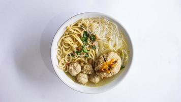 bakso mercon top visie, gehaktbal soep met noedels, Indonesisch keuken foto