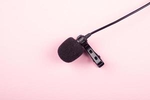 zwarte lavalier-microfoon foto