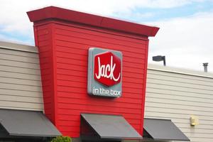 wa, Verenigde Staten van Amerika - maart 22 2023 - jack in de doos op te slaan voorkant en logo, jack in de doos is een populair snel voedsel restaurant in Amerika. foto