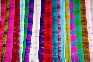 kleurrijk sjaal met rand foto