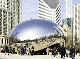 maart 4 2023. chicago, Illinois. de Boon is een werk van openbaar kunst in de hart van Chicago. de beeldhouwwerk, welke is getiteld wolk poort, is een van de s werelds grootste blijvend buitenshuis kunst installaties. foto