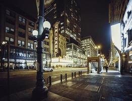 maart 3 2023. chicago, Illinois. architectuur en gebouwen in downtown chicago Bij nacht. foto