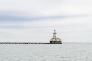 een vuurtoren in de buurt marine pier in Chicago. foto