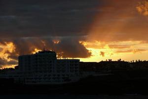 kleurrijk zonsondergang lucht foto