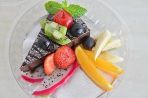 chocola eland taart met fruit foto