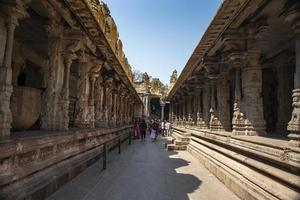 hampi, karnataka, Indië - okt 31 2022 - virupaksha tempel toegewijd naar heer shiva is gelegen in hampi in Indië. foto