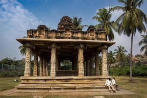 hampi, karnataka, Indië - nov 3 2022 - gejjala mantapa in hampi is Bij een kort afstand van de vijaya vithala tempel foto