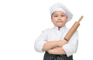 schattig jongen chef houden rollend pin met koken hoed foto