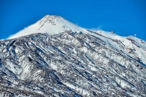 besneeuwde berglandschap foto