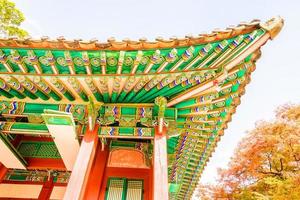 gebouwen in changdeokgung-paleis in de stad van seoel, zuid-korea foto