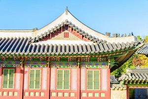 gebouwen in changdeokgung-paleis in de stad van seoel, zuid-korea foto