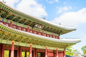 gebouwen in changdeokgung-paleis in de stad van seoel, zuid-korea foto