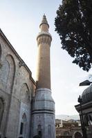 minaret van ulucami moskee in slijmbeurs, kalkoen. de moskee is de grootste moskee in slijmbeurs. foto