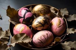 goud en roze versierd Pasen eieren geschilderd door hand- omringd door pioenrozen, Pasen, elegant minimaal samenstelling, vlak leggen foto