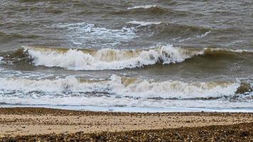 zee golven in beweging foto