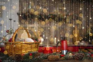 wazig achtergrond van Kerstmis voedsel met decor en goud bokeh. foto