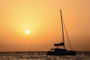 zonsondergang over de zee foto