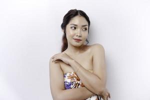 Aziatisch schoonheid vrouw met schoon gezond huid natuurlijk maken omhoog spa concept lang paardenstaart haar- foto