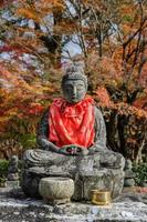 Boeddha standbeelden in adashino nenbutsuji tempel in arashiyama, kyoto, Japan foto