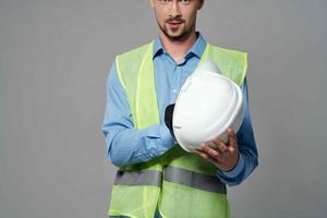 Mens reflecterende hesje professioneel baan geïsoleerd achtergrond foto