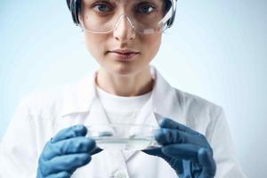 vrouw laboratorium assistent Onderzoek wetenschap geneeskunde biotechnologie foto