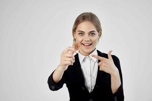 vrouw virtueel geld economie licht achtergrond foto