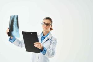 vrouw dokter in wit jas geneeskunde diagnostiek Gezondheid professioneel foto