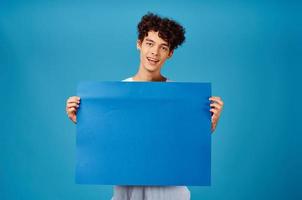 vent in wit t-shirt blauw poster reclame banier foto