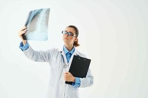 vrouw dokter in wit jas geneeskunde diagnostiek Gezondheid professioneel foto