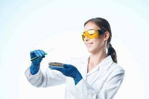 vrouw laboratorium assistent Onderzoek biotechnologie analyse wetenschap foto