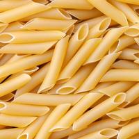 penne lisce macaroni - Italiaans pasta achtergrond foto