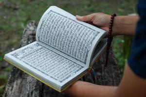 lezing de Koran foto