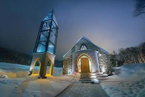 hokkaido, Japan - jan 11, 2017-de kerk Bij kiro toevlucht, hokkaido, Japan. kiro ski toevlucht is een mooi plaats naar ski in Japan. foto